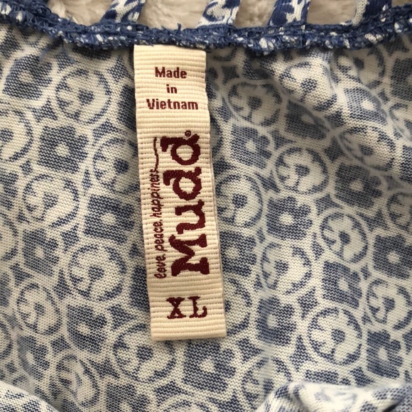 Blue and white flowy cropped tank top - Picture 3 of 3